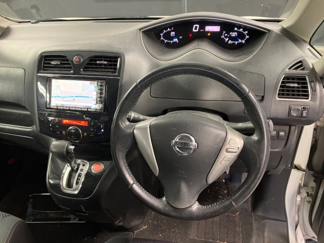 NISSAN SERENA 2011