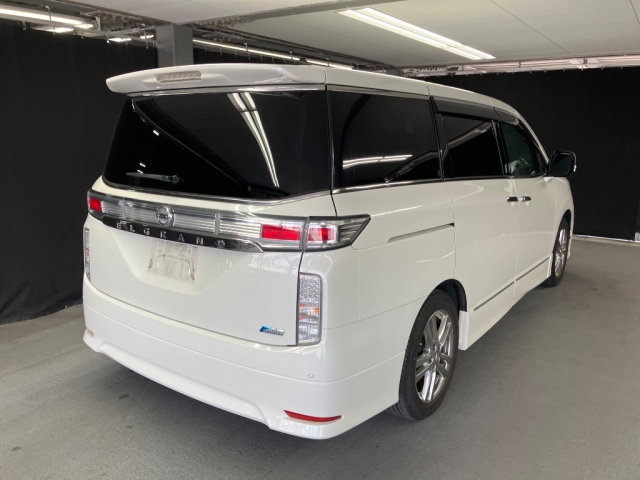 NISSAN ELGRAND 2011