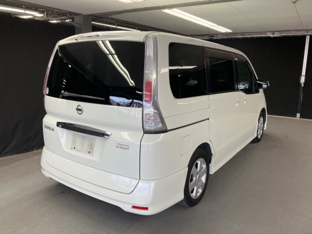 NISSAN SERENA 2010