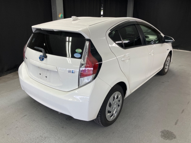 TOYOTA AQUA 2016
