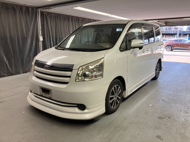 TOYOTA NOAH 2009