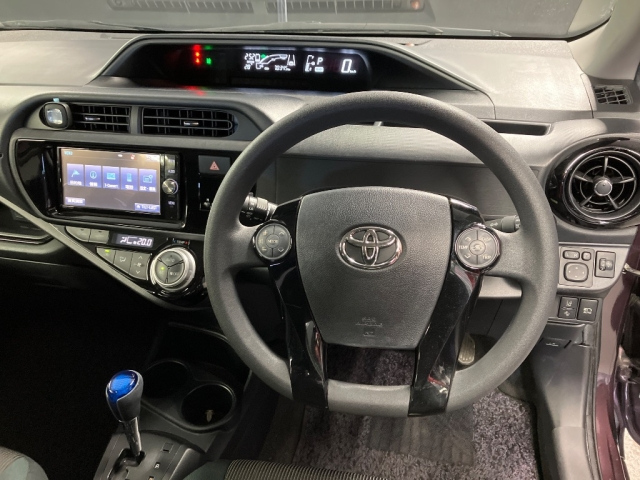 TOYOTA AQUA 2017
