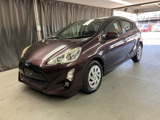 TOYOTA AQUA 2017