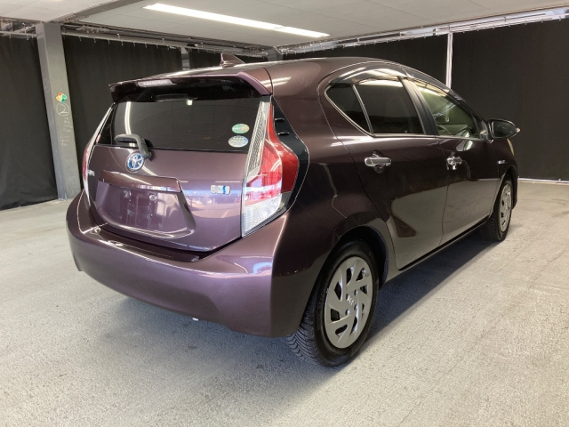 TOYOTA AQUA 2017