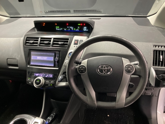 TOYOTA PRIUS ALPHA 2012