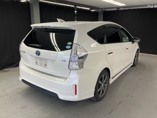TOYOTA PRIUS ALPHA 2012