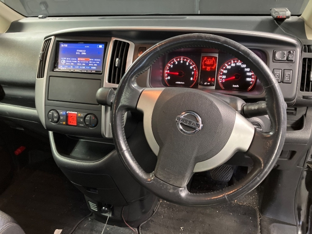 NISSAN SERENA 2009