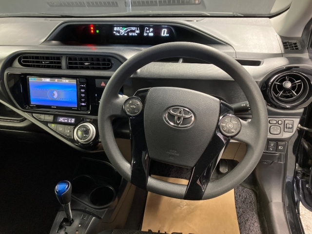 TOYOTA AQUA 2016