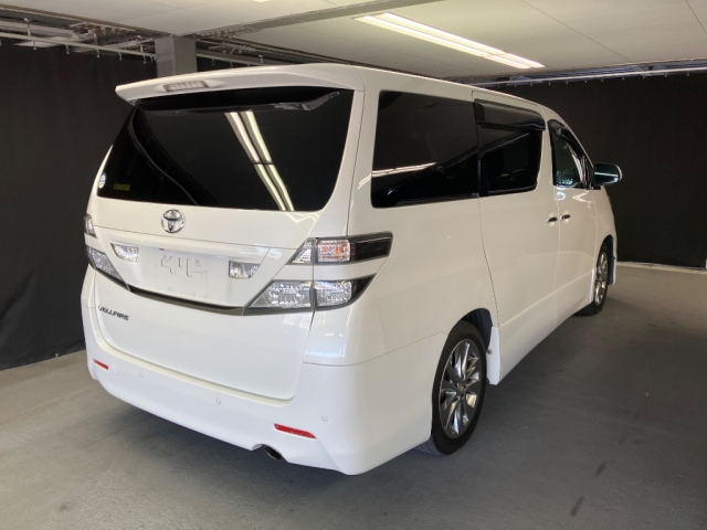 TOYOTA VELLFIRE 2010