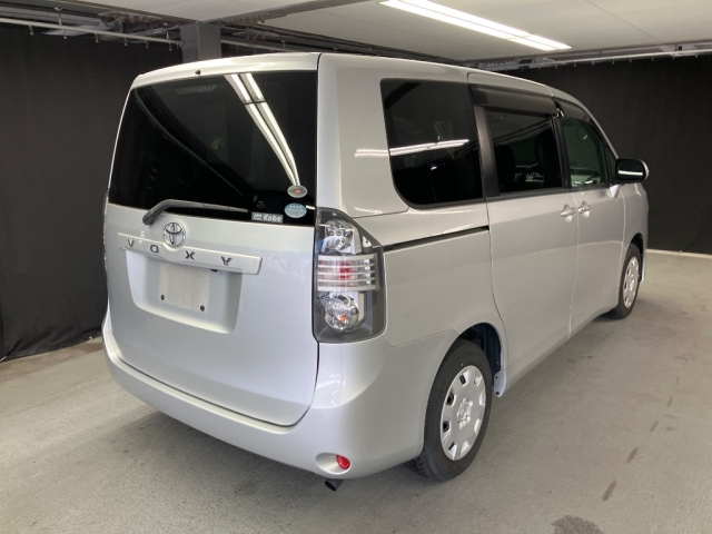 TOYOTA VOXY 2009