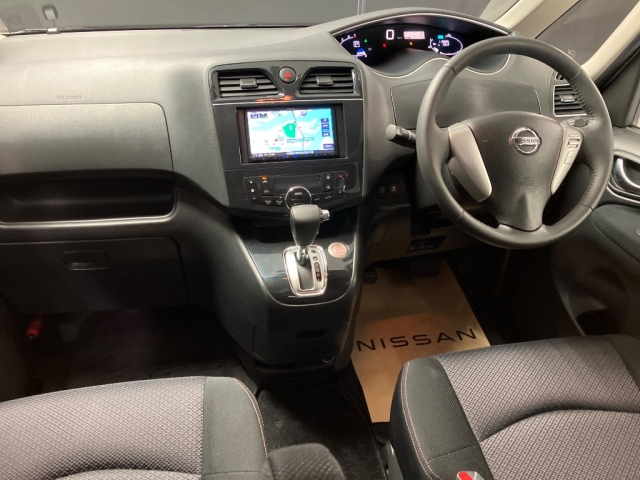 NISSAN SERENA 2013