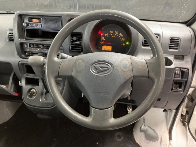 DAIHATSU HIJET VAN 2011