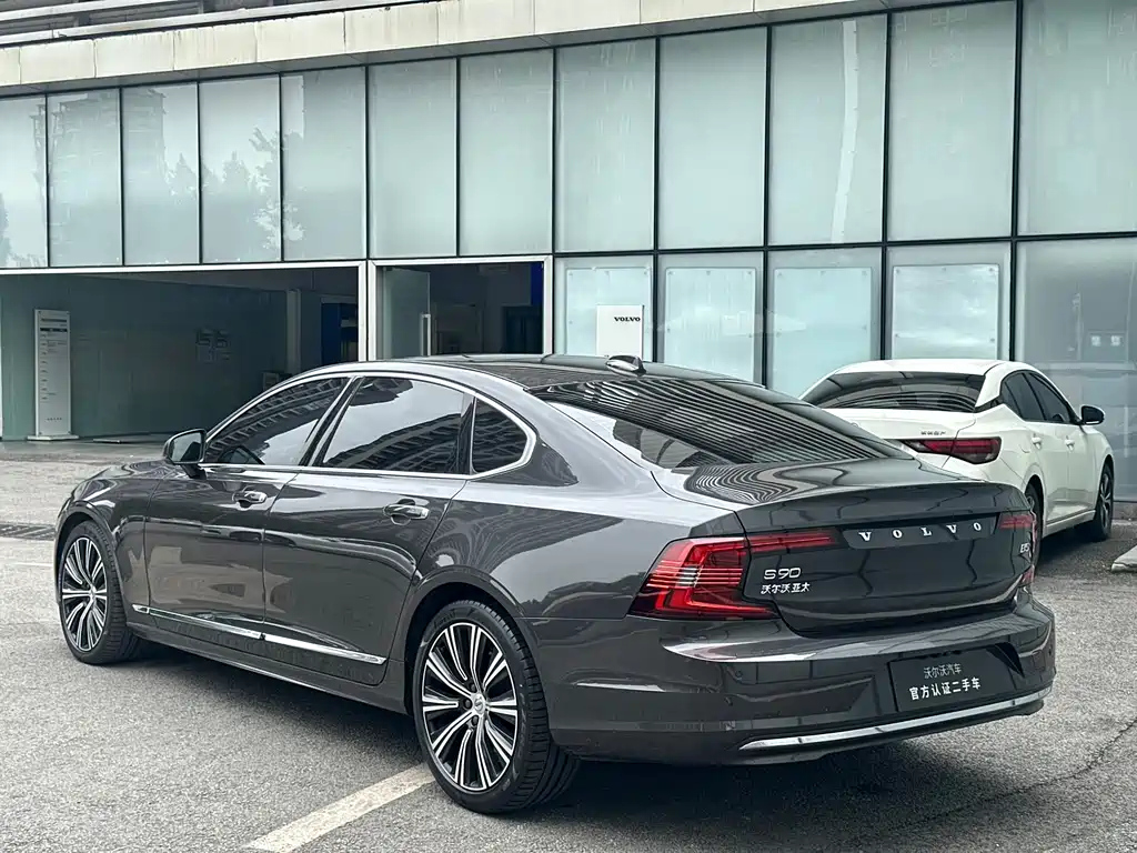 VOLVO S90 2022