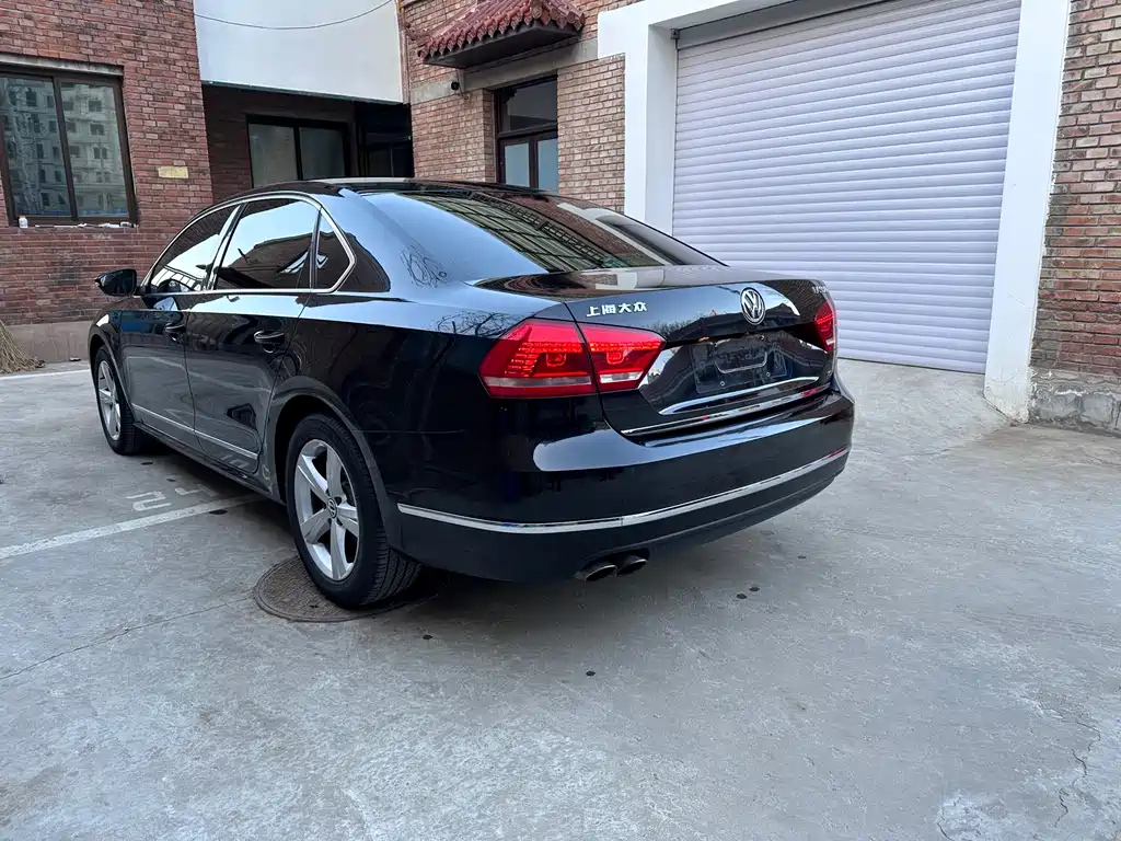 VOLKSWAGEN PASSAT 2012