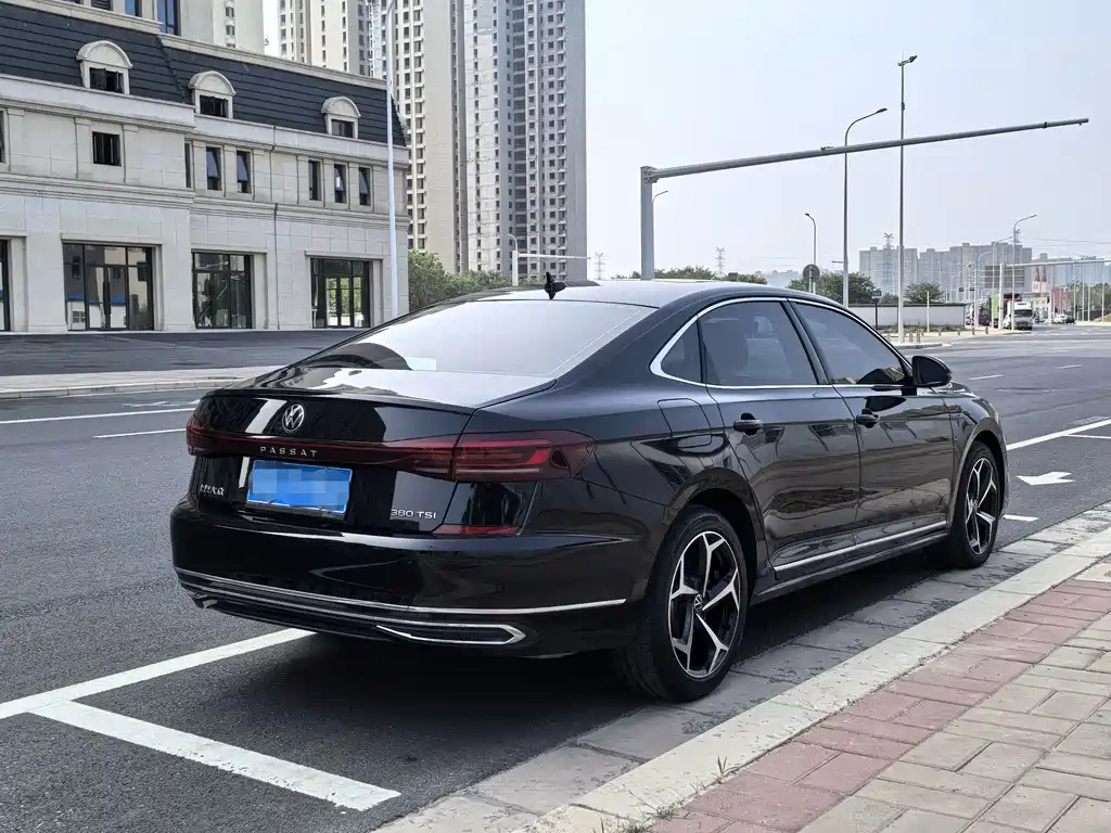 VOLKSWAGEN PASSAT 2025