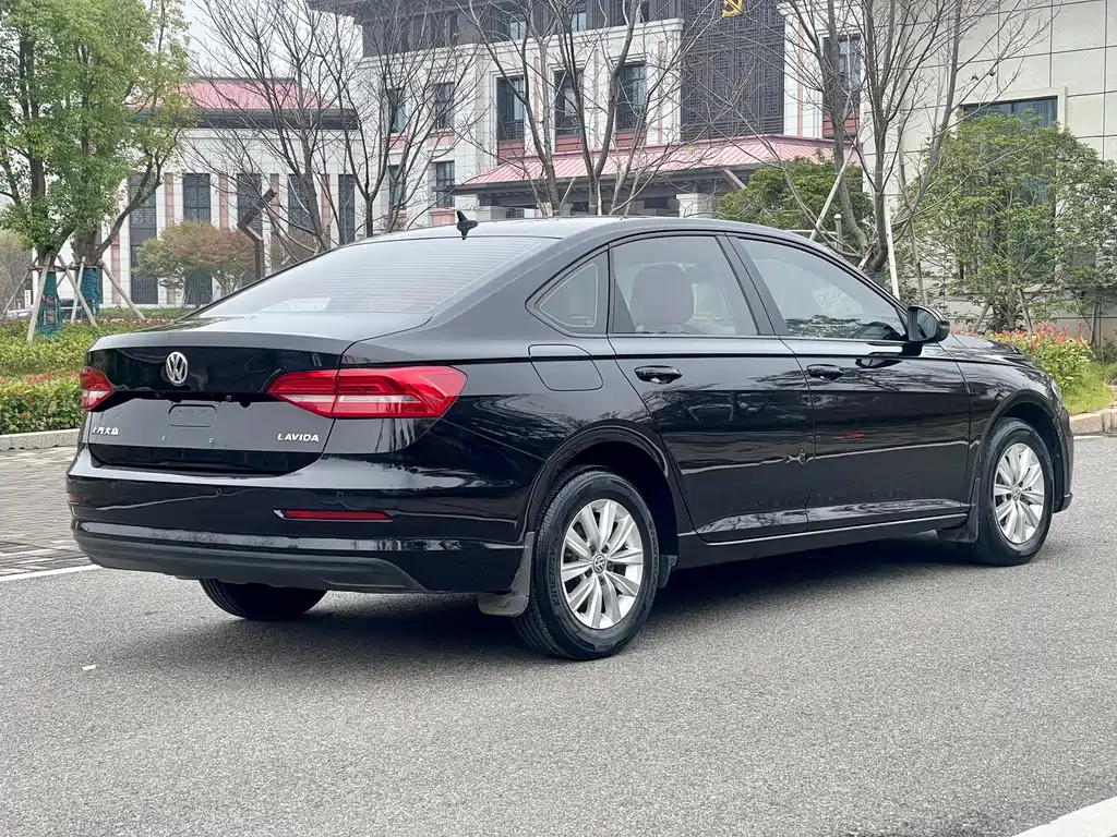 VOLKSWAGEN LAVIDA 2020