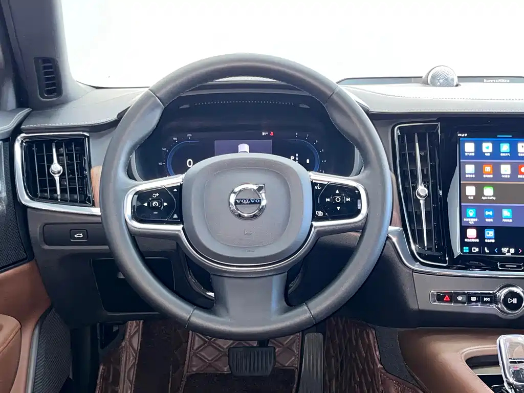 VOLVO S90 2023