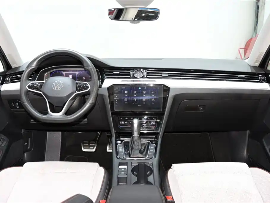 VOLKSWAGEN MAGOTAN 2023