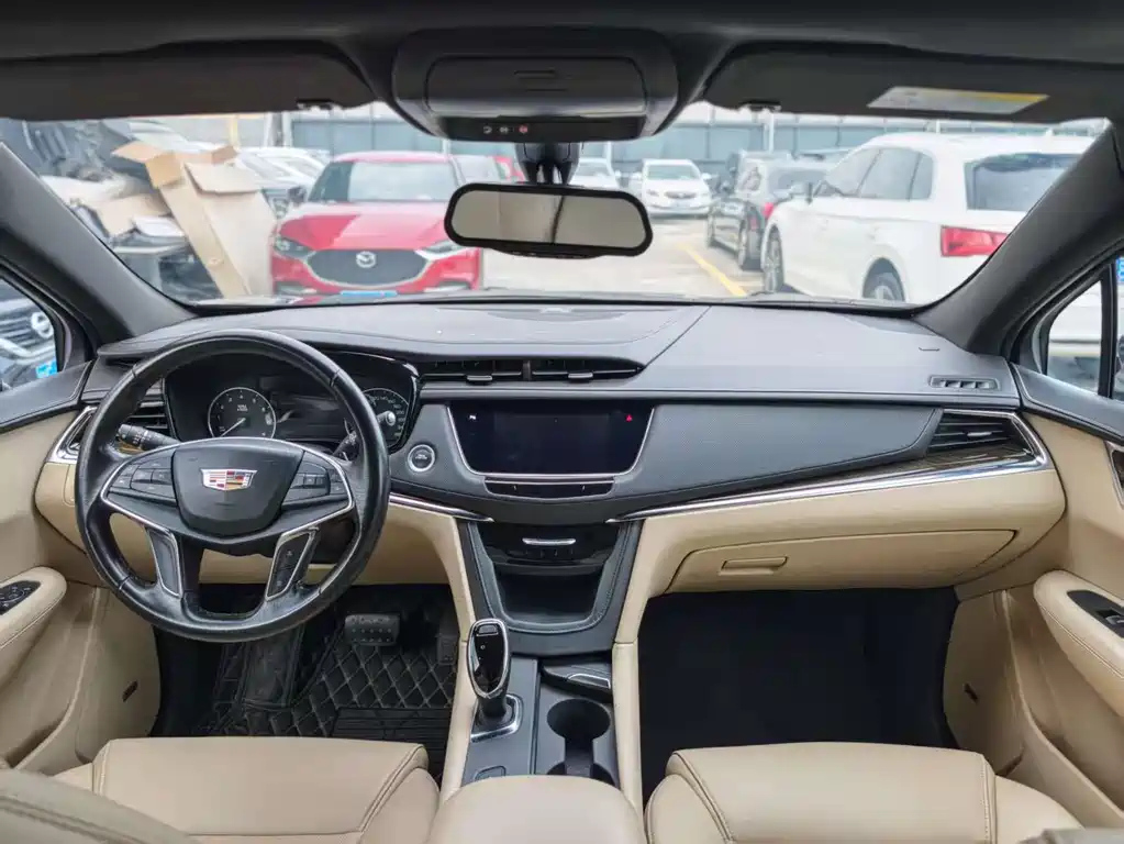 CADILLAC XT5 2018