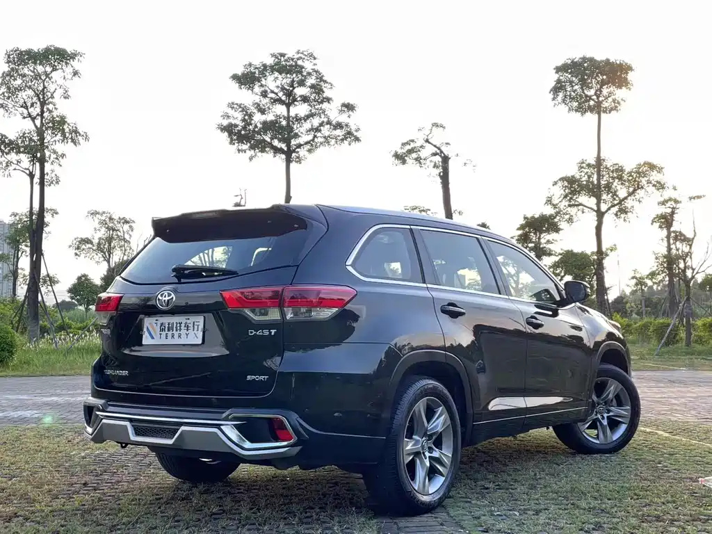 TOYOTA HIGHLANDER 2020