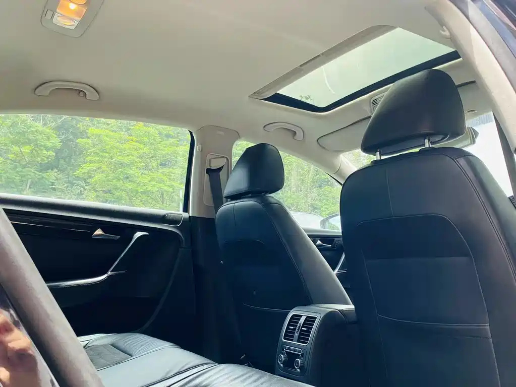 VOLKSWAGEN MAGOTAN 2012