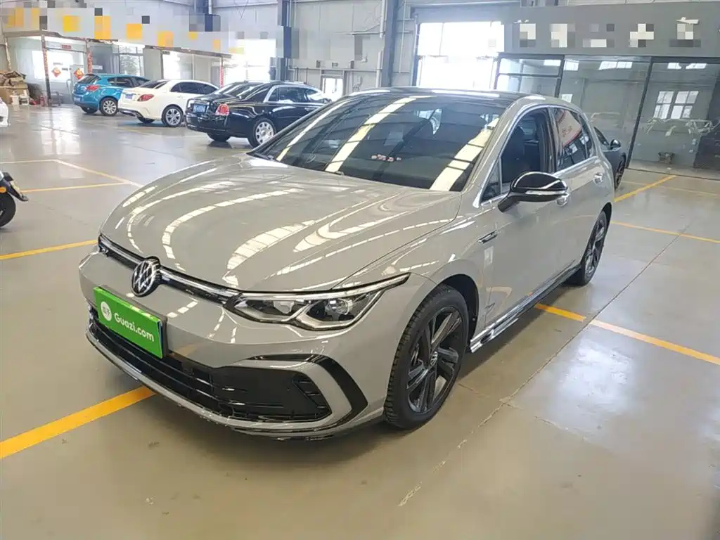 VOLKSWAGEN GOLF 2023