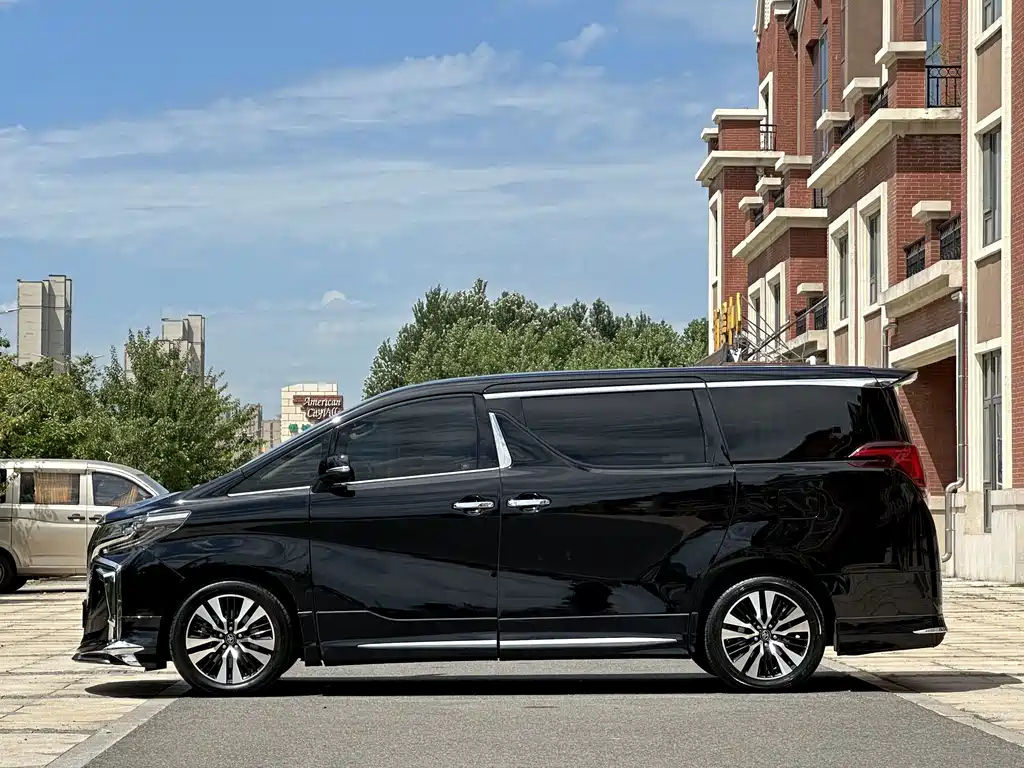 TOYOTA ALPHARD 2018