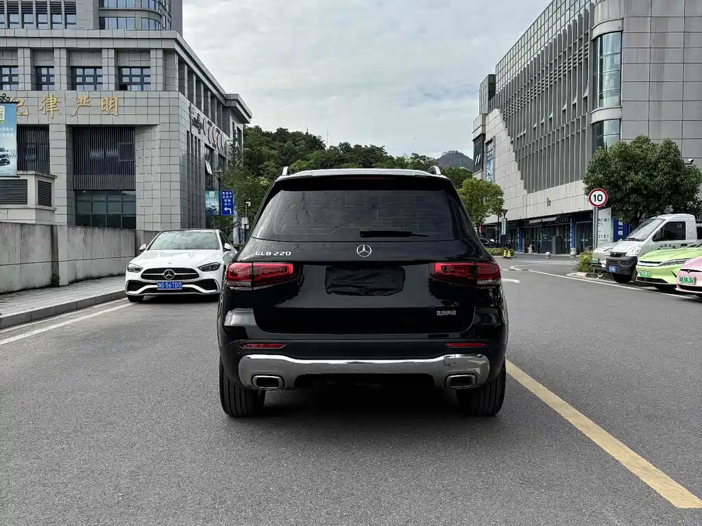 MERCEDES BENZ GLB 2023
