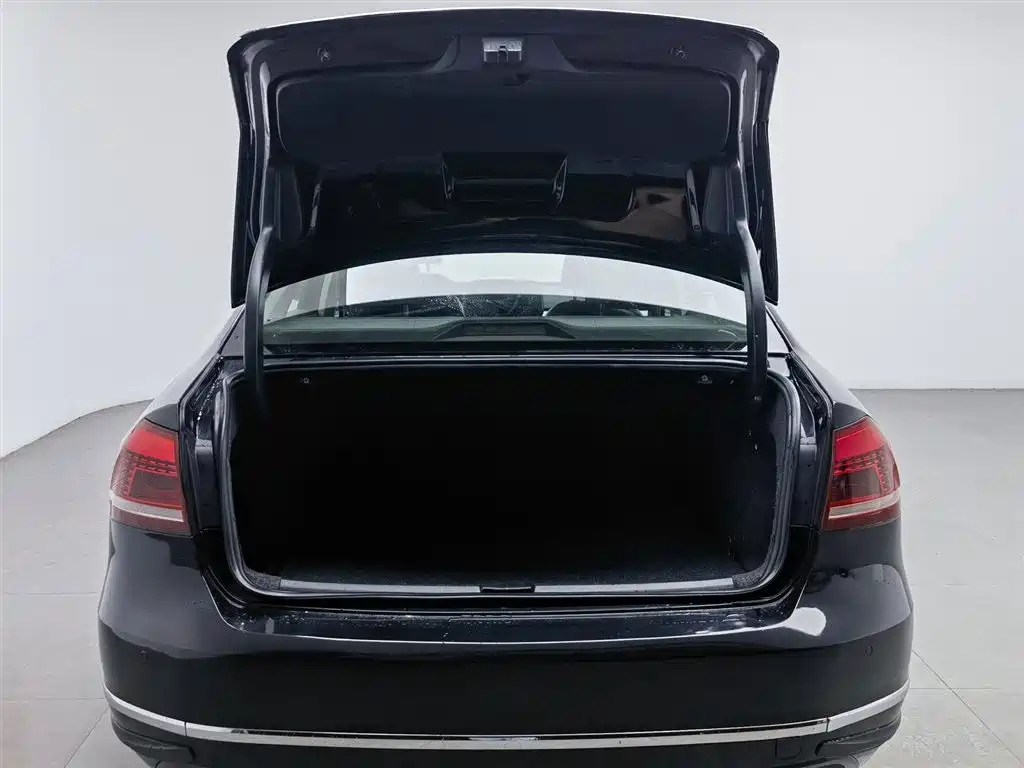VOLKSWAGEN PASSAT 2015