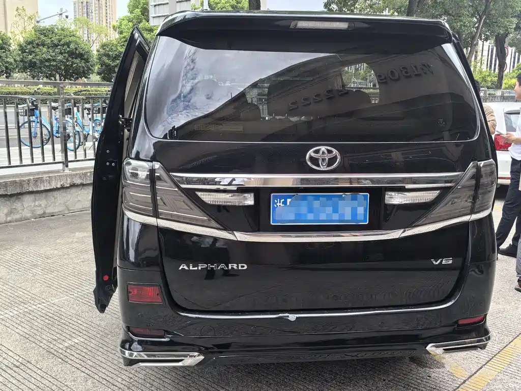TOYOTA ALPHARD 2012