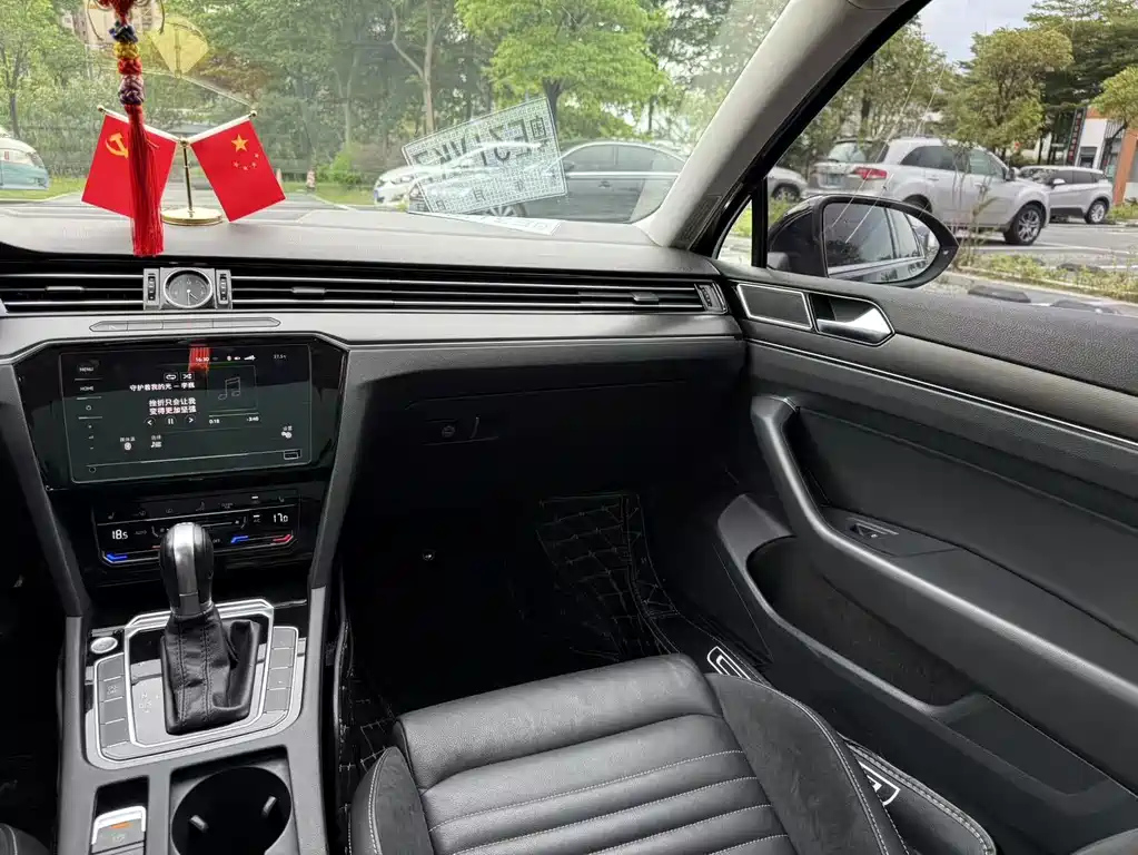VOLKSWAGEN MAGOTAN 2020