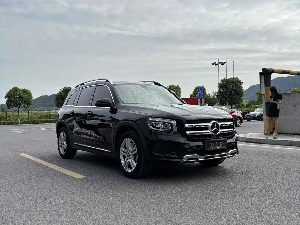 MERCEDES BENZ GLB 2023