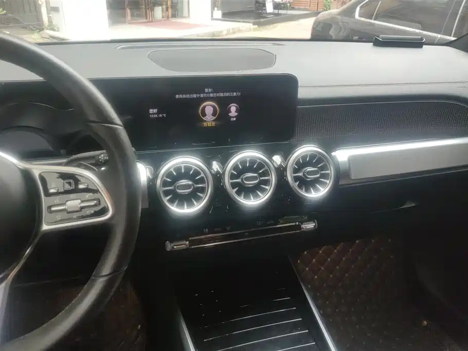 MERCEDES BENZ GLB 2021