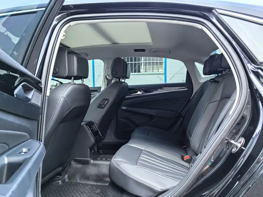 VOLKSWAGEN PASSAT 2025