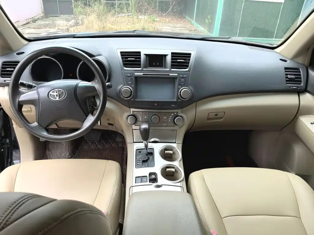 TOYOTA HIGHLANDER 2012