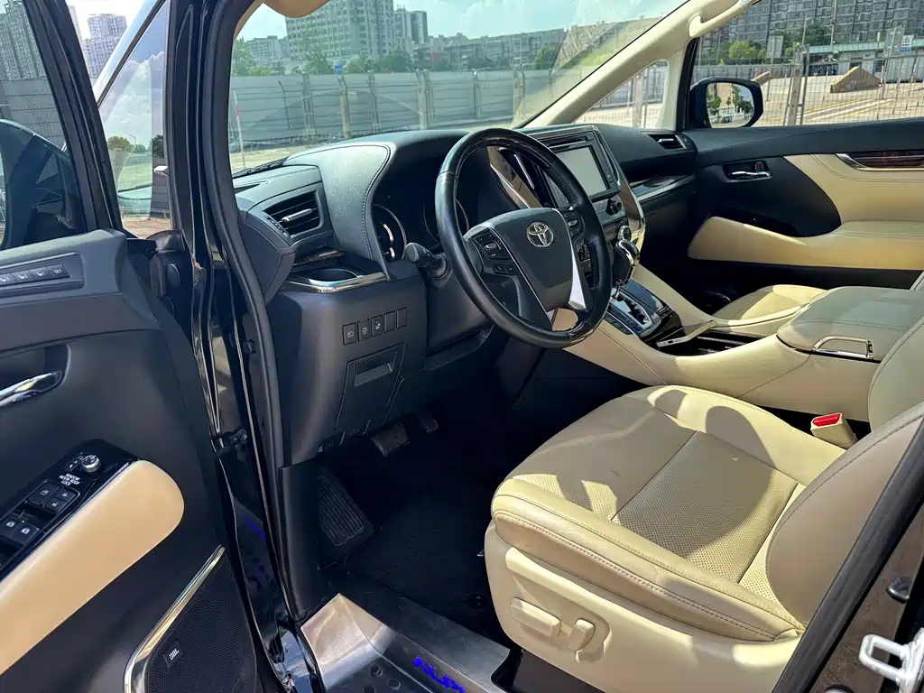 TOYOTA ALPHARD 2018