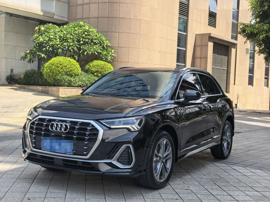 AUDI Q3 2021