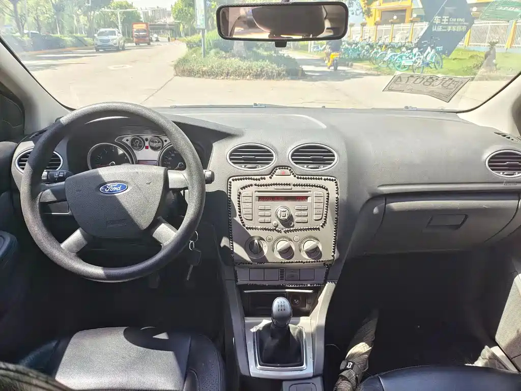 FORD FOCUS 2010