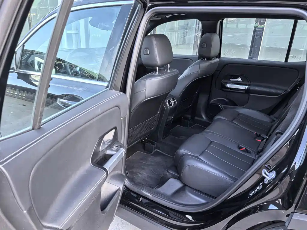 MERCEDES BENZ GLB 2024