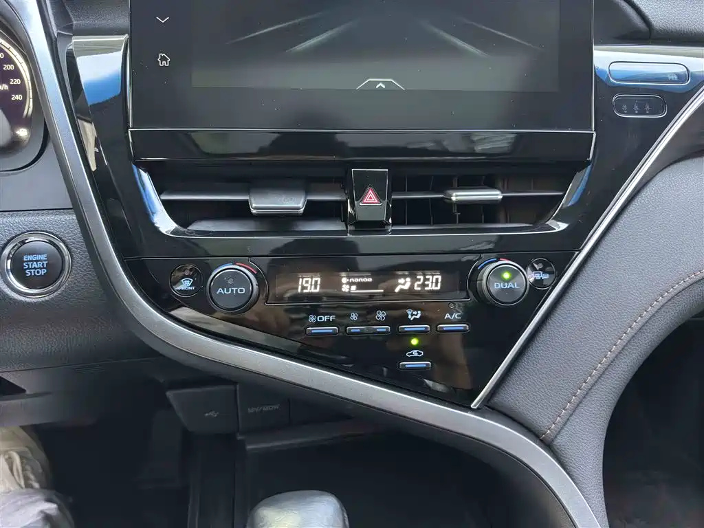 TOYOTA CAMRY 2021