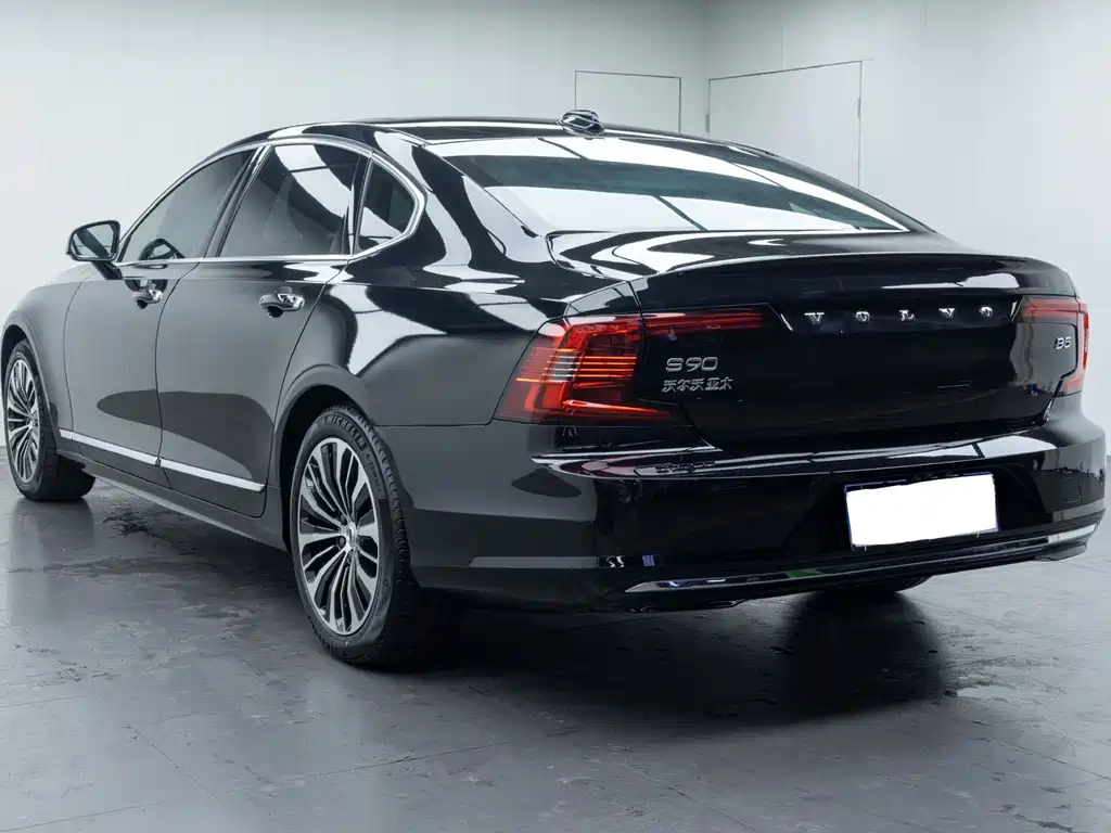 VOLVO S90 2023