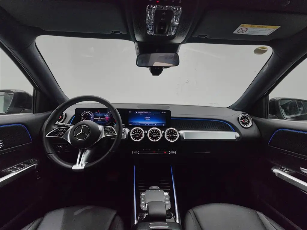 MERCEDES BENZ GLB 2023