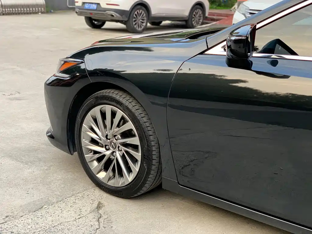 LEXUS ES 2018