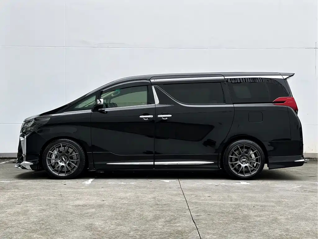 TOYOTA ALPHARD 2018