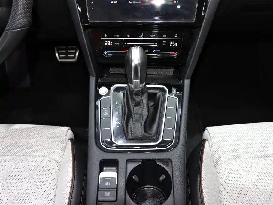 VOLKSWAGEN MAGOTAN 2023
