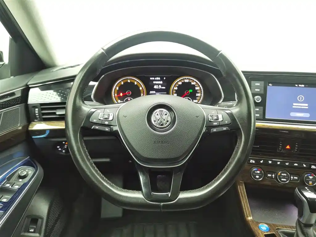 VOLKSWAGEN PASSAT 2019
