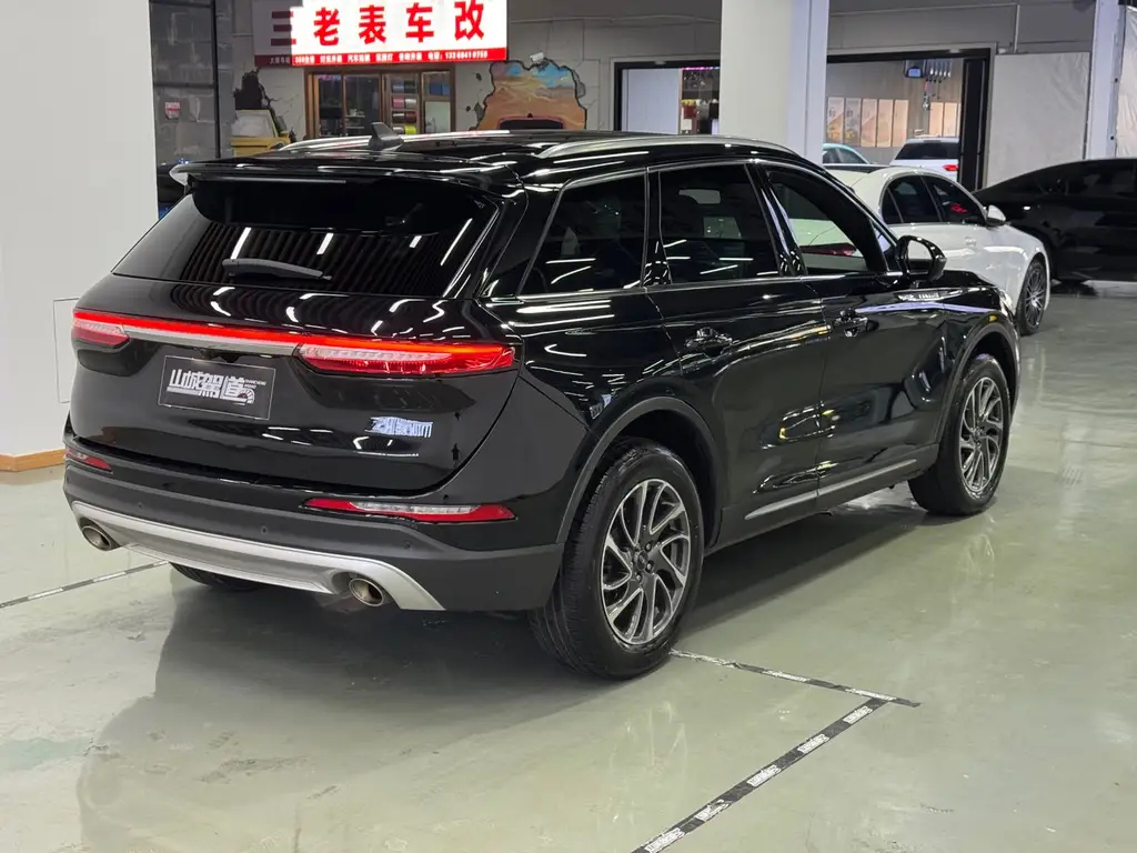 LINCOLN ADVENTURER 2020