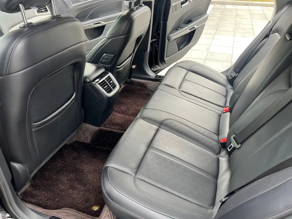 FORD TAURUS 2019