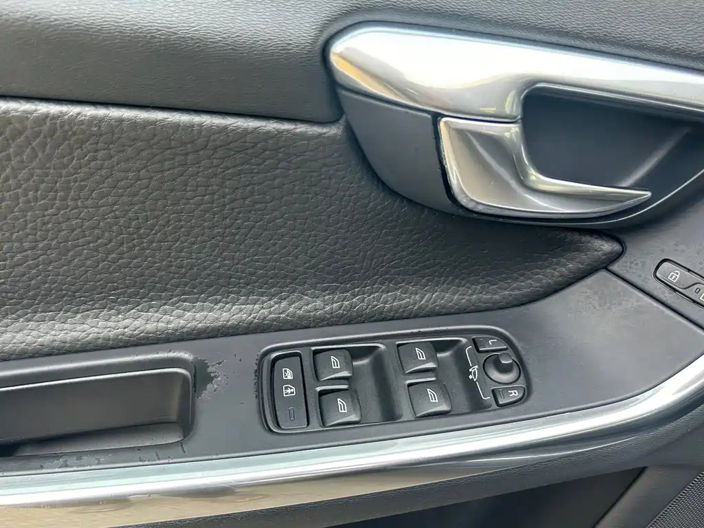 VOLVO V60 2013