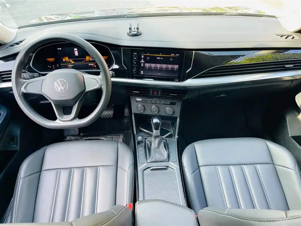 VOLKSWAGEN PASSAT 2022